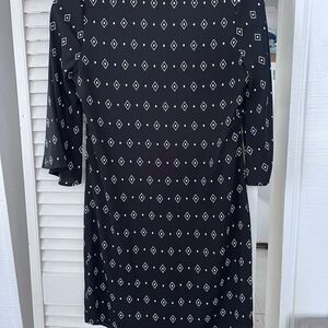 White House, black market women’s dress